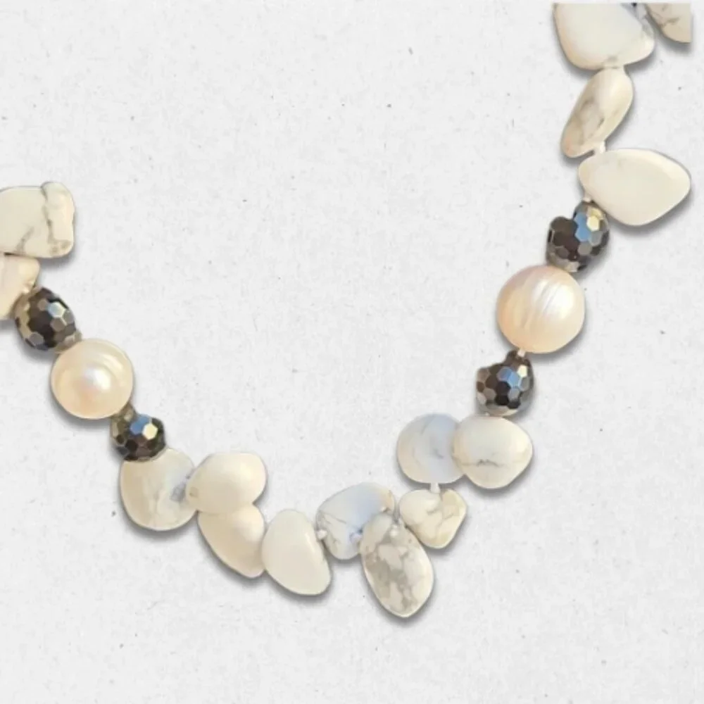 Lustrous Howlite Pear Necklace Faceted Glass Beads Toggle Clasp Black/White OS